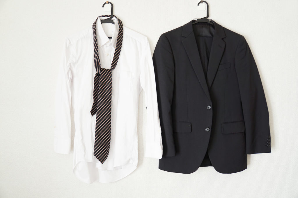 スーツとYシャツとネクタイ